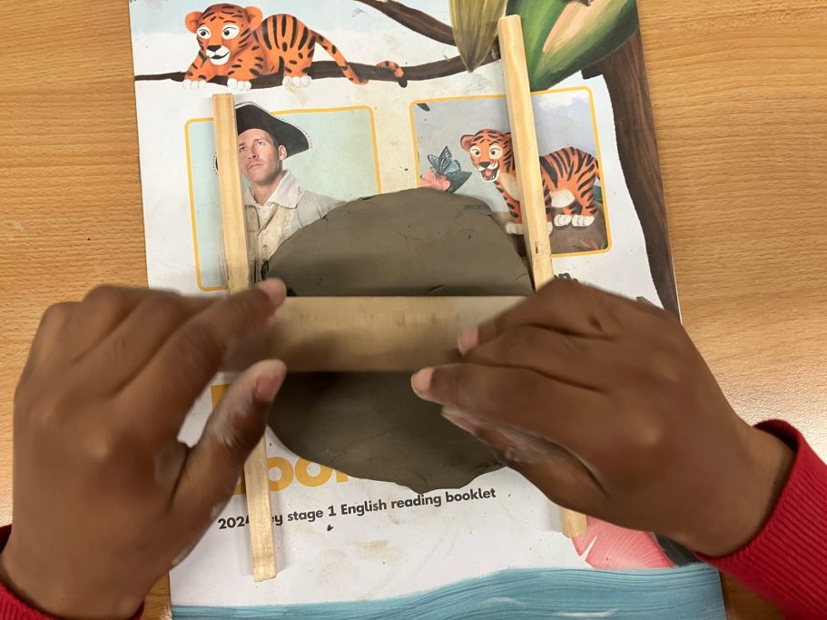 KS1 Clay starfish building