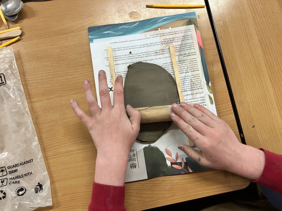 KS1 Clay starfish building