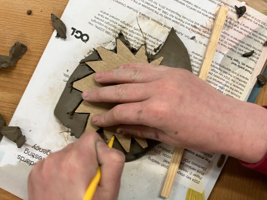 KS1 Clay starfish building